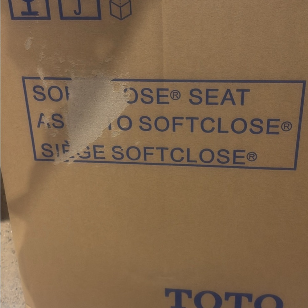 Toto SoftClose Elongated Closed Front Toilet Seat ,Cotton White, Model #SS154-01 - Picture 4 of 4